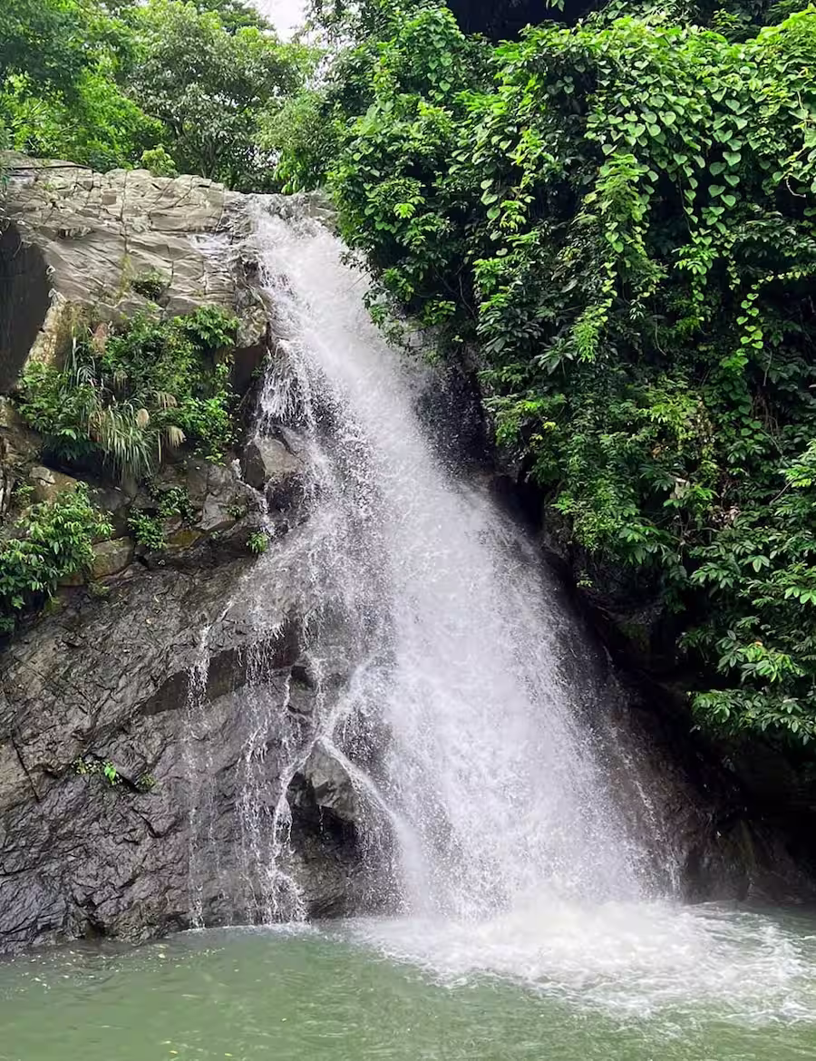Cascade à Catanduanes, aux Philippines