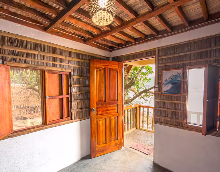 Intérieur du bungalow de plage à L’Astrolabe, Catanduanes.